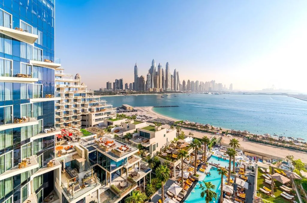 מלון Five Palm Jumeirah Dubai — בריכה ראשית עם נוף ל-Marina